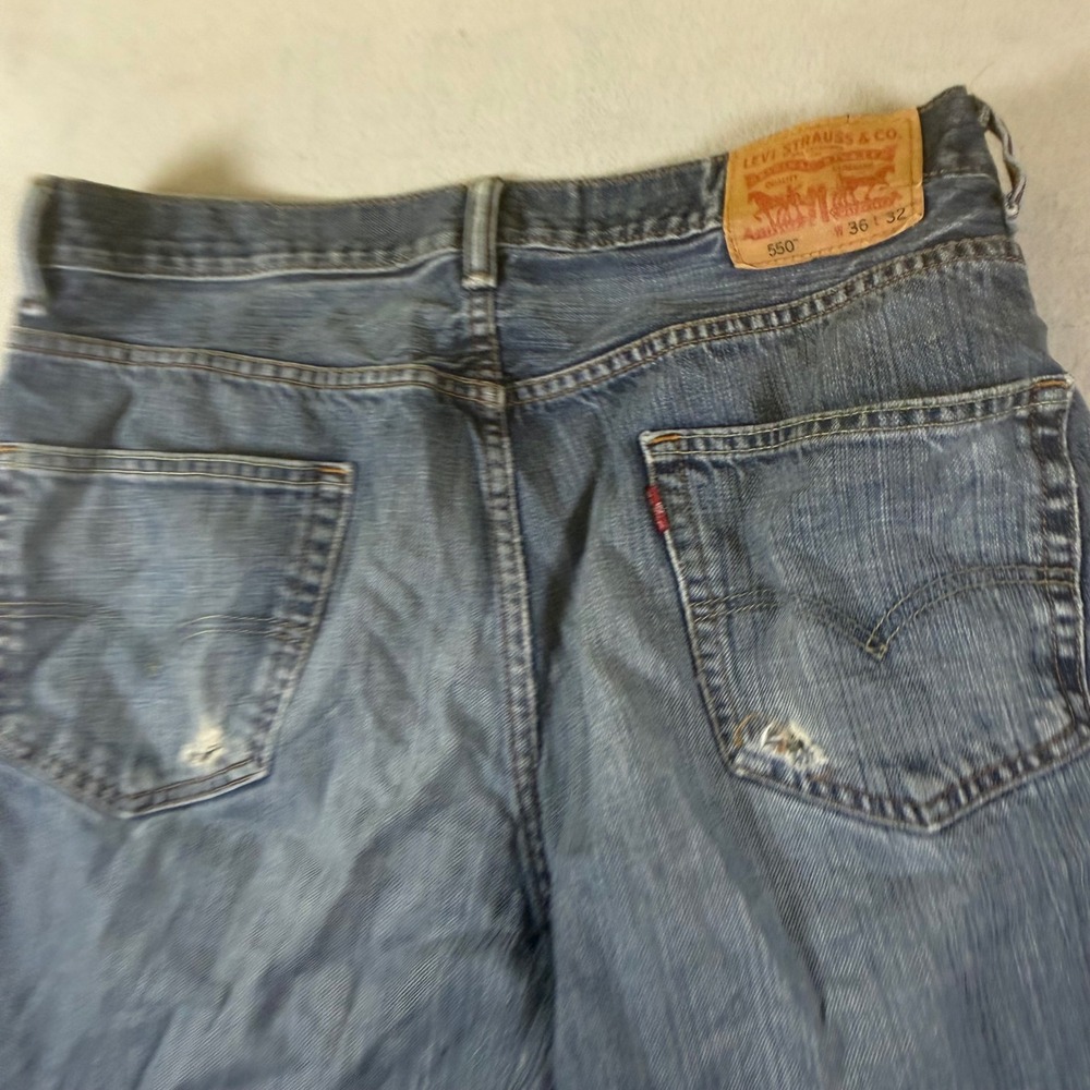 Levis 550 Relaxed Fit Jeans Mens 36x32 Medium Wash Blue Distressed Denim‎ 7919